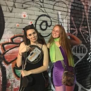 Meet your Posher, Caroline